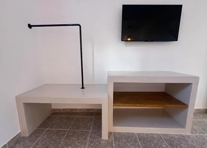 Lemon Garden Chora (Ios)