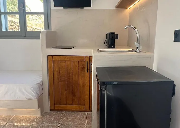 Lemon Garden Chora (Ios)